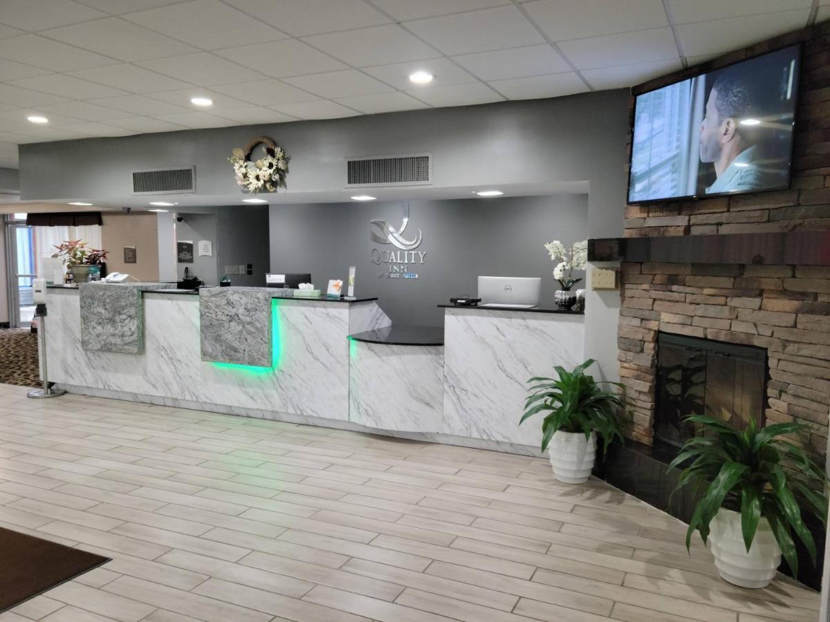 Quality Inn Terre Haute University Area Buitenkant foto