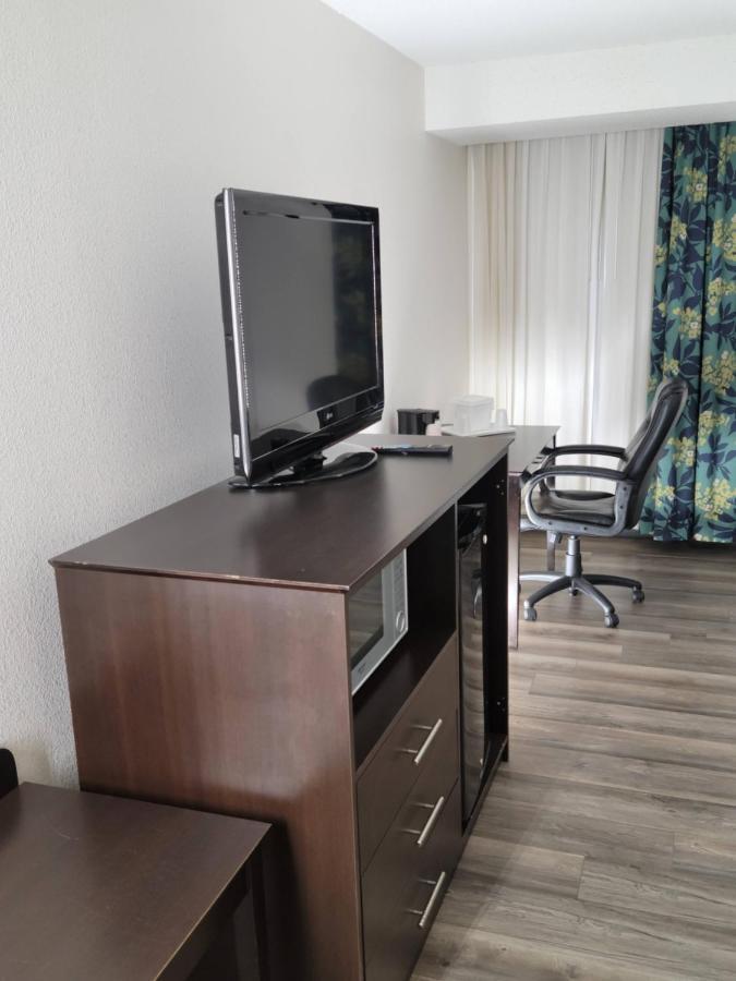 Quality Inn Terre Haute University Area Buitenkant foto