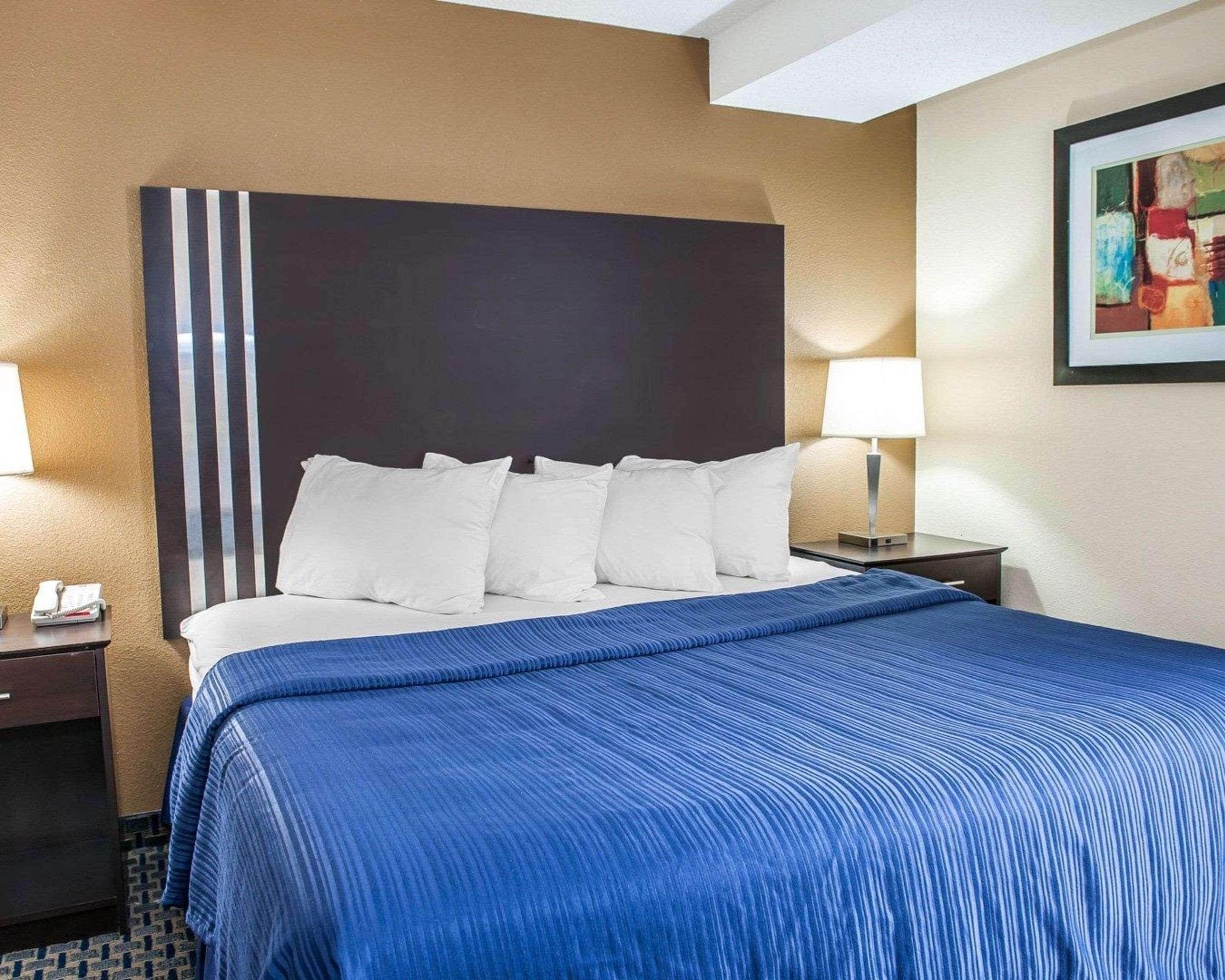 Quality Inn Terre Haute University Area Buitenkant foto