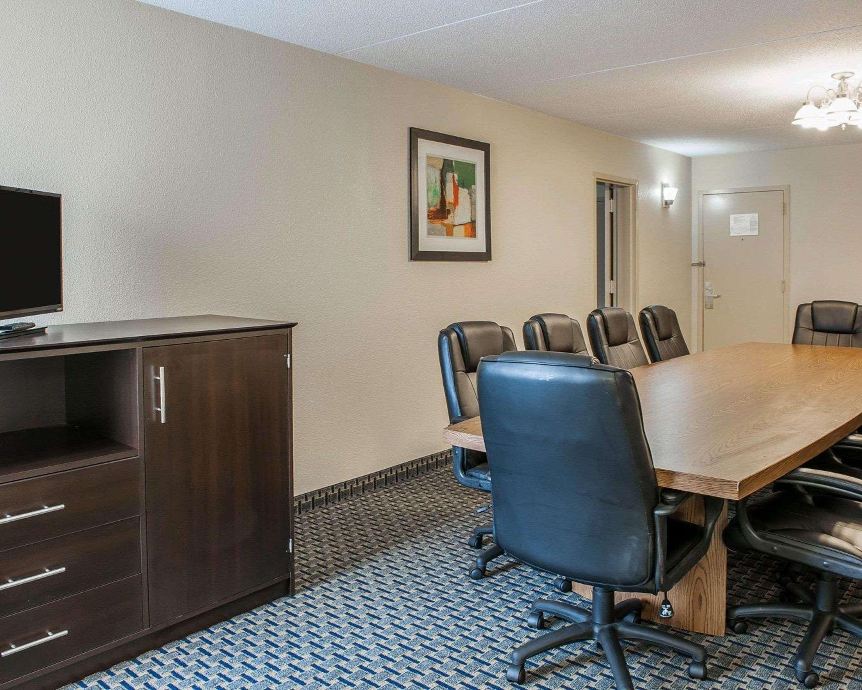 Quality Inn Terre Haute University Area Buitenkant foto
