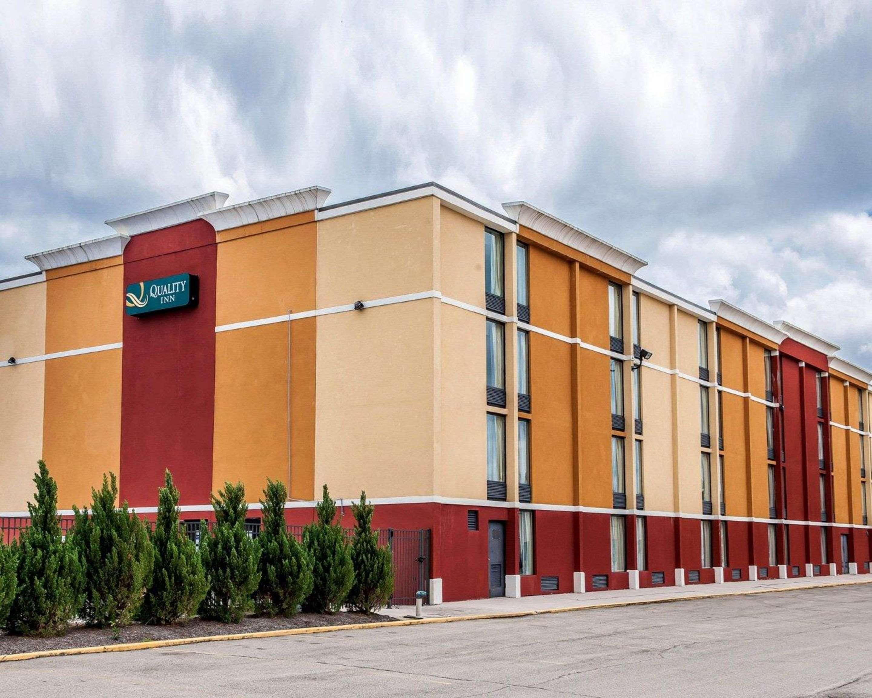 Quality Inn Terre Haute University Area Buitenkant foto